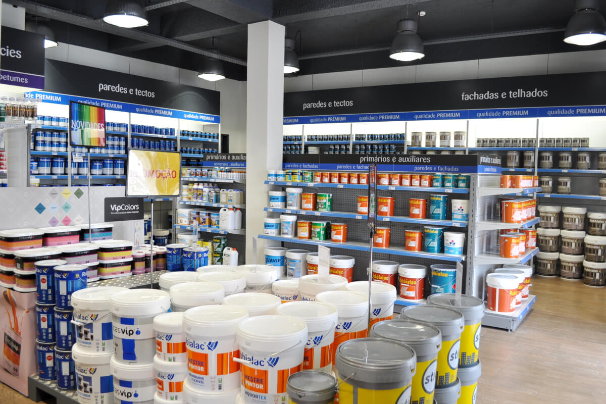Robbialac professional paint retail store design